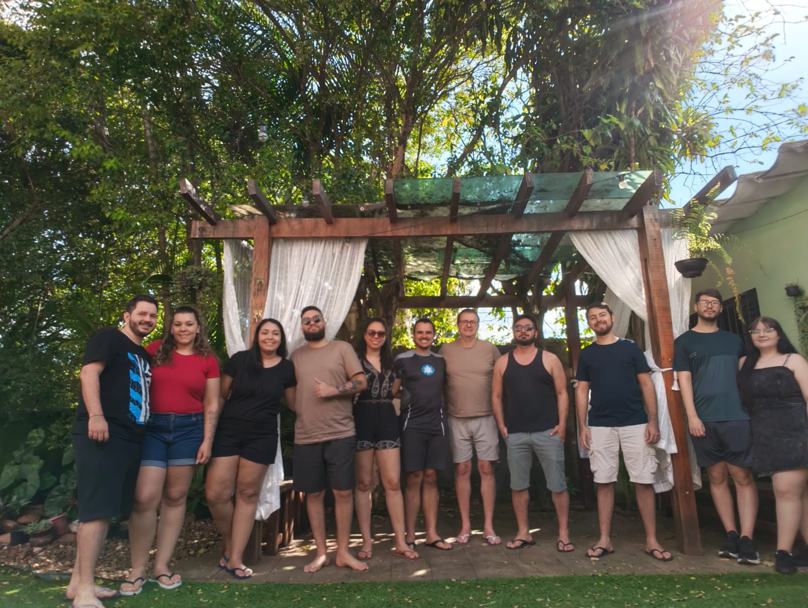 Equipe da Lascasas Consulting reunida em confraternização após o AWS Summit 2026